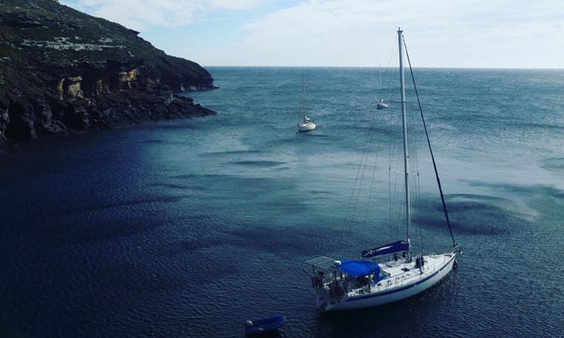 Vacaciones a bordo de un velero, una gran ventaja económica